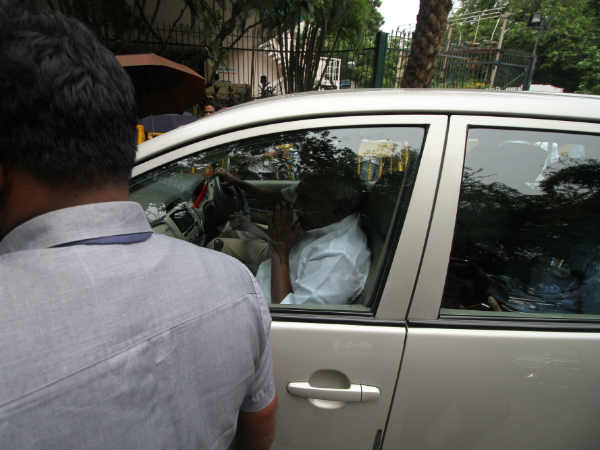 Pon Radhakrishnan meets Jayalalithaa in Apollo hospital