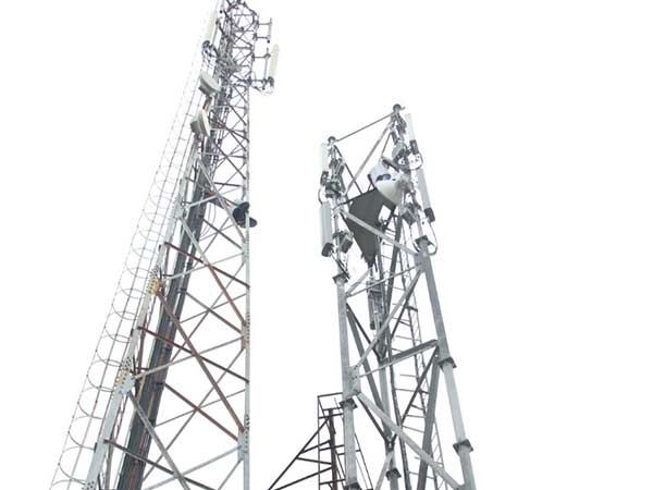 ADMK cadres indulge in agitations against candidates