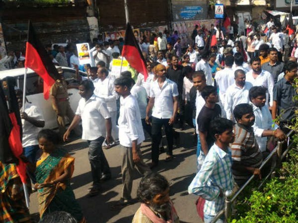 Rail roko by DMK in many parts of Tamil Nadu