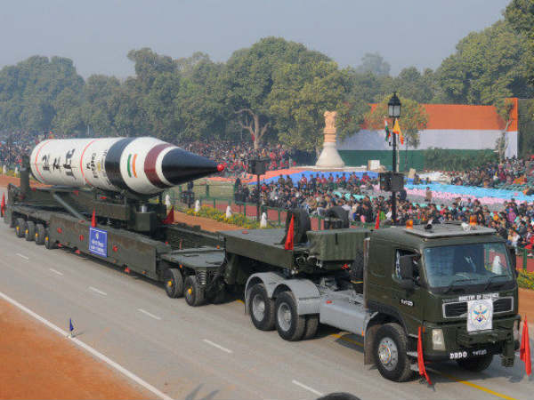 அணுகுண்டு வீசுவோம்