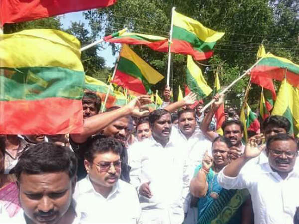 தமிழகம் இந்தியாவில் இல்லையா? 