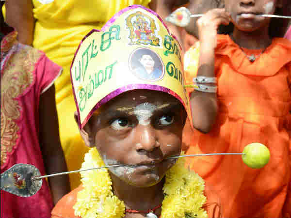 பால் மனம் மாறாத குழந்தைகளின் கன்னத்தில்