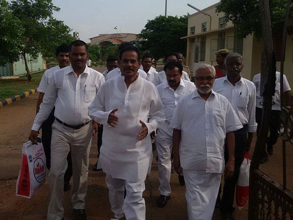 களத்துக்கு வந்த நடராஜன்