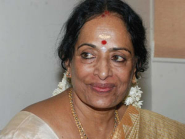 Actress KR Vijaya offers special poojai for Jaya Actress KR Vijaya offers special poojai for Jaya