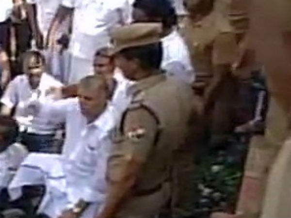 200 இடங்களில் மறியல்