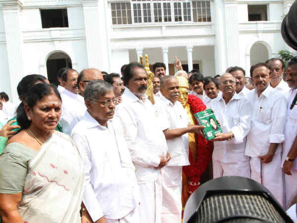 தமிழகத்தில் கொண்டாட்டம் தமிழகத்தில் கொண்டாட்டம்