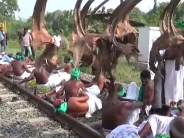 தண்டவாளத்தில் படுத்த விவசாயிகள்