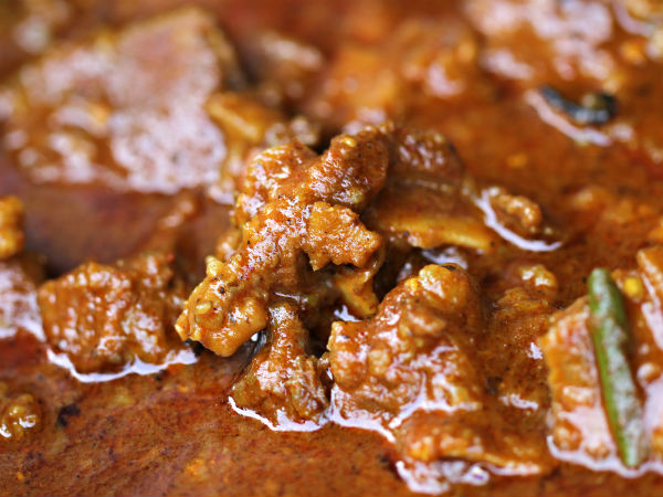 சூடாக இட்லி... மட்டன் கறி 