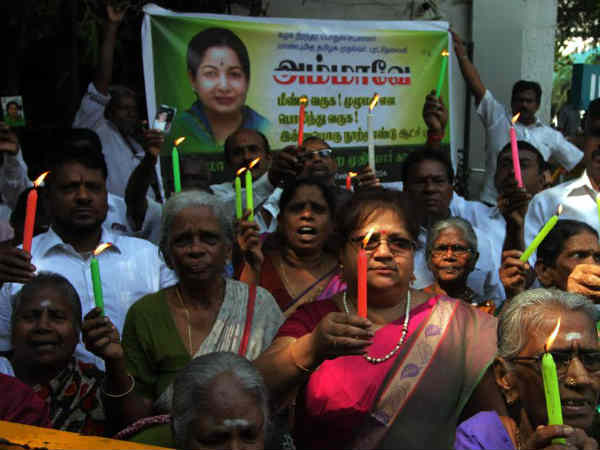 The ADMK cadres are performed in front of apollo hospital