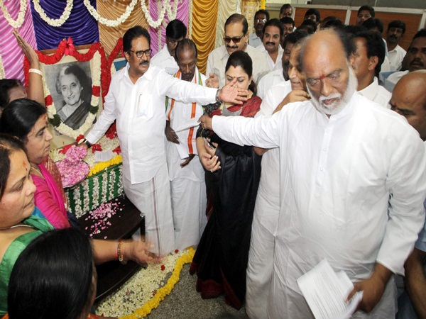 thirunavukarasar pay homage to indira gandhi 