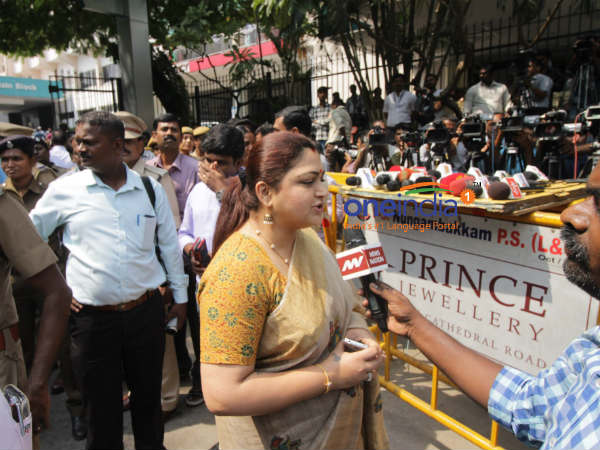 Kushboo prays for the well being of Jayalalitha