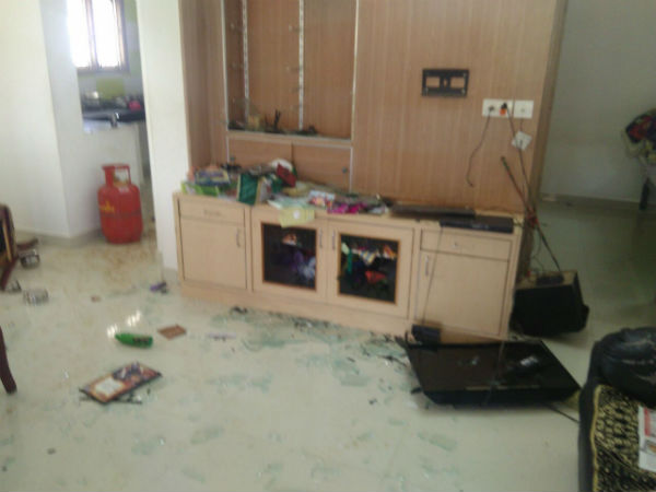 House, car of woman lawyer appearing against Sasikala Pushpa attacked House, car of woman lawyer appearing against Sasikala Pushpa attacked