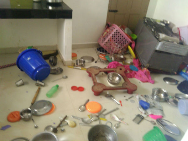 House, car of woman lawyer appearing against Sasikala Pushpa attacked House, car of woman lawyer appearing against Sasikala Pushpa attacked