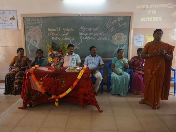 Rural school students visit city school 