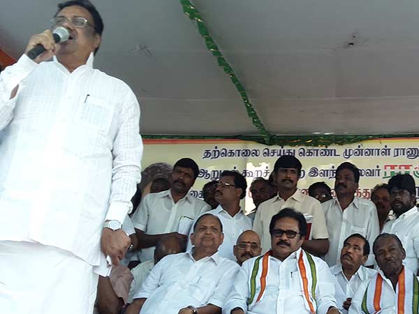 இணைந்த கைகள்