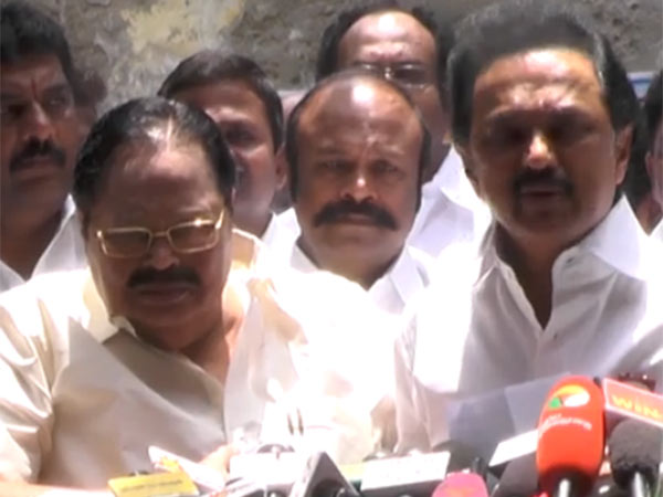 தி.நகரில்...