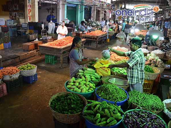 வெறிச்சோடிய கடைகள்