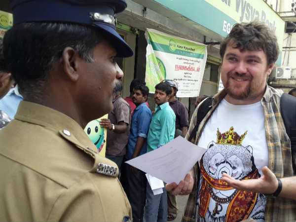 உரிய ஆவணங்களுடன் பணம் மாற்றலாம்