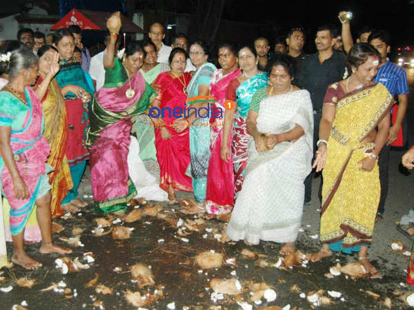 அதிமுகவினர் பிரார்த்தனை