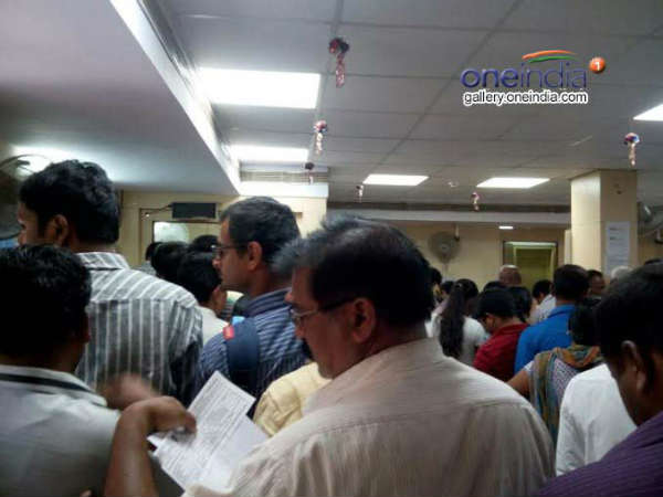 ரொக்கமாக கேட்கும் ஊழியர்கள் ரொக்கமாக கேட்கும் ஊழியர்கள்