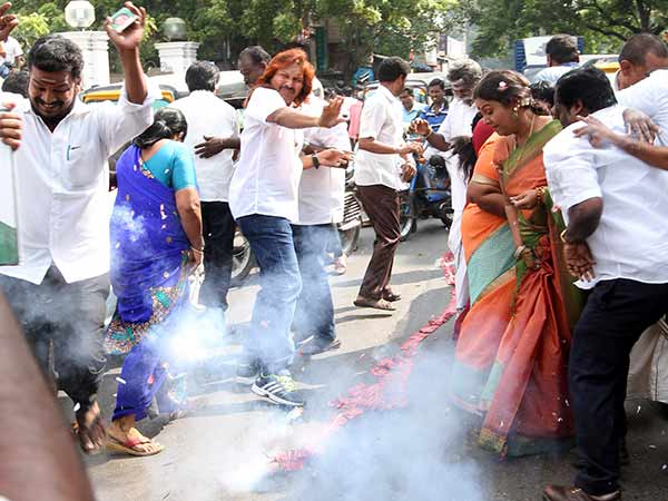 அதிமுக வெற்றி