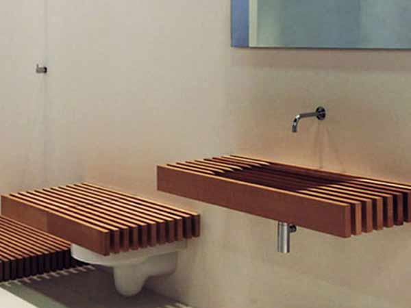 குளியல் அறையிலும்..