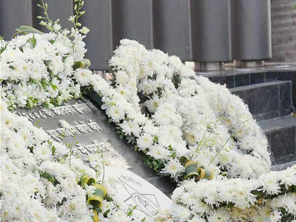 உயிரிழந்தவர்களுக்கு அஞ்சலி