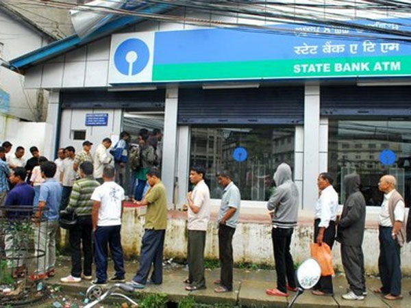 Kerala bank staff cites shortage of currency, seeks police protection Kerala bank staff cites shortage of currency, seeks police protection