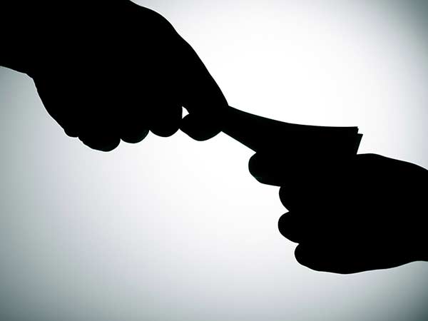 TNEB asst engineer suspended for bribe case TNEB asst engineer suspended for bribe case