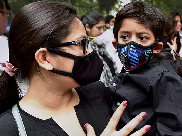 Air pollution in delhi schools shut for three days