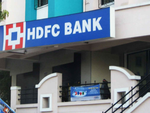 Miscreants pelt stone at HDFC bank ATM Miscreants pelt stone at HDFC bank ATM