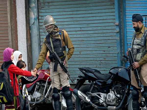 Kashmir bursts into life after four months of closure Kashmir bursts into life after four months of closure