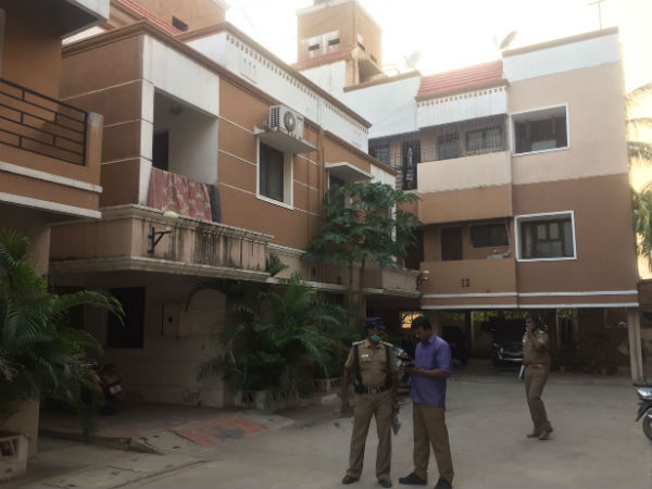 TV Actress Sabarna commits Suicide 