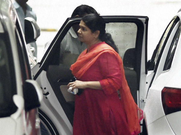 கனிமொழியிடம் நலம் விசாரிப்பு