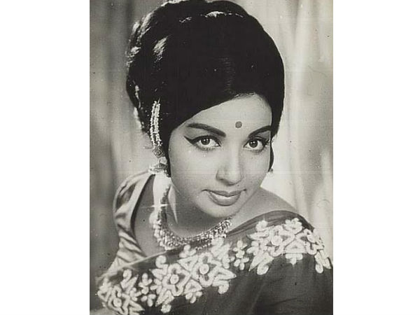 விரட்டப்பட்ட ஜெ. 