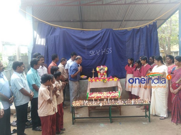 அம்மாவுக்கு மலரஞ்சலி 