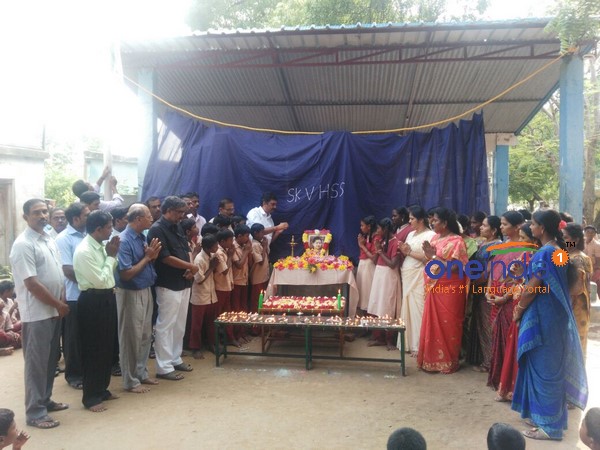 மாணவர்கள் அஞ்சலி 