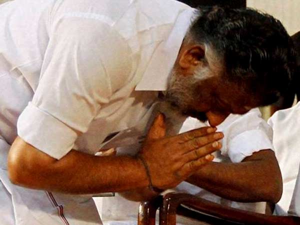 குனிந்து வளைந்து கும்பிடு