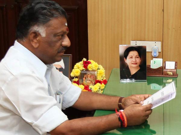 முதல்வர் இருக்கை காலி