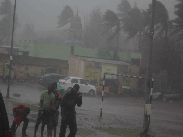 நீலம் புயல் நீலம் புயல்