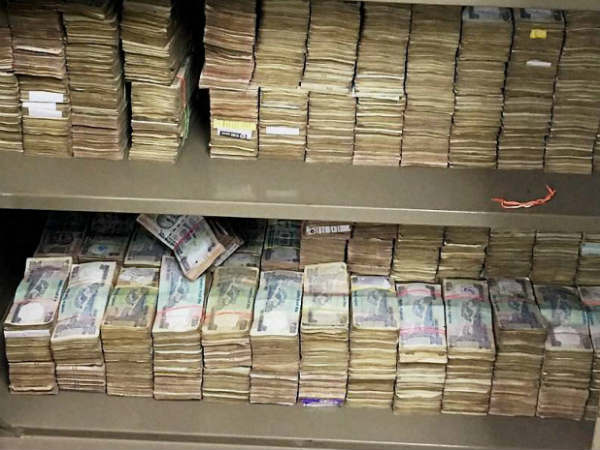 போலி அக்கவுண்டுகள் போலி அக்கவுண்டுகள்