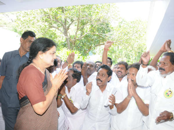 இப்போ சின்னம்மா