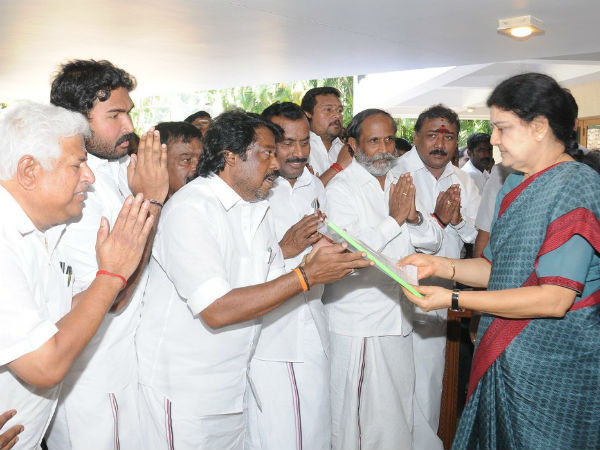 தமிழகத்தை காக்க பதவியேற்பு
