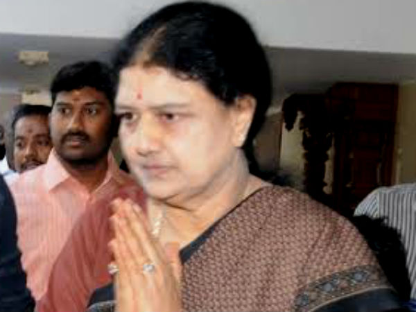 ஆர். கே. நகரில் போட்டி 