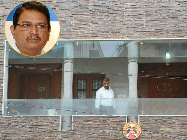 அதிரடி ரெய்டு 