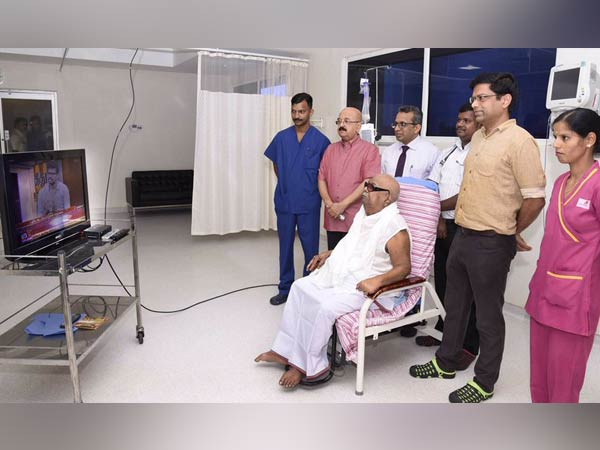 டிவி பார்த்த கருணாநிதி டிவி பார்த்த கருணாநிதி