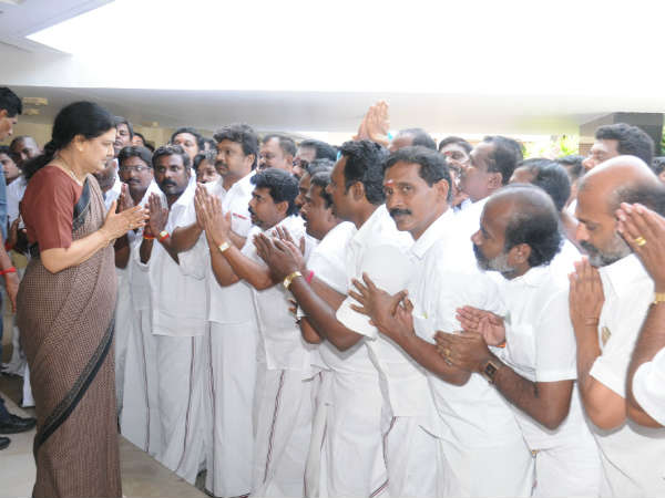 சின்னம்மா புகழ்