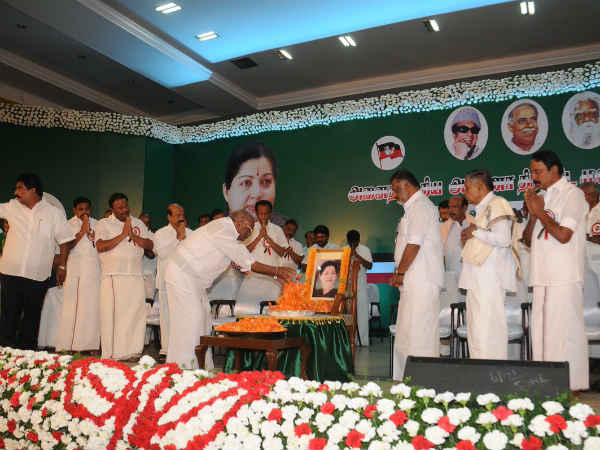 சின்னம்மாவான சசிகலா 