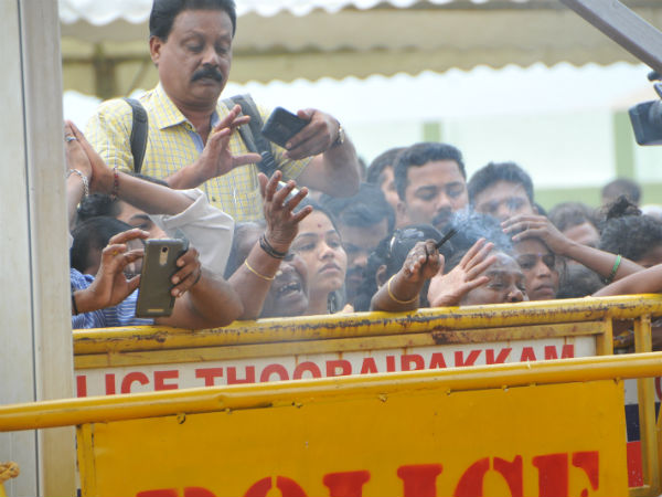 ADMK workers heads tonsured of respect for Jayalalithaa
