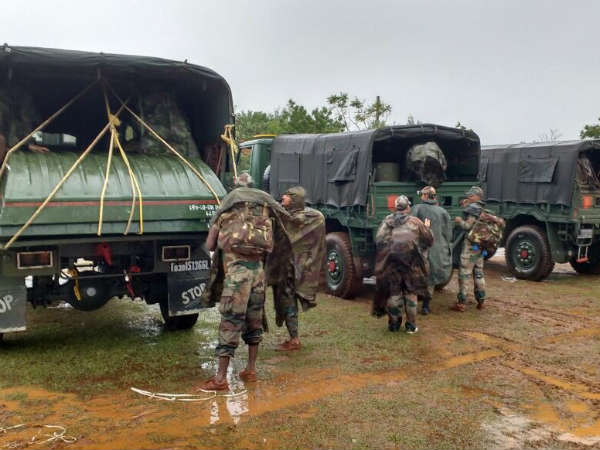 Cyclone Vardah: Army personnel conduct rescue and relief operations in Chennai Cyclone Vardah: Army personnel conduct rescue and relief operations in Chennai